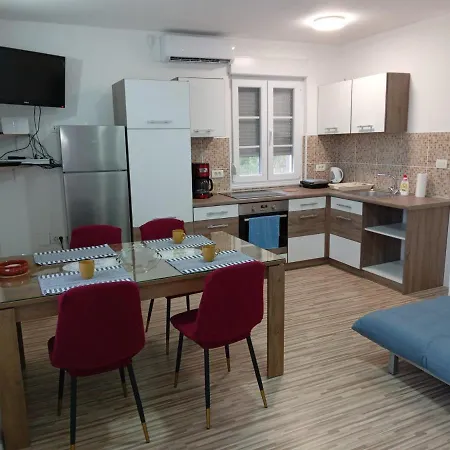 Kastelanic Apartment *